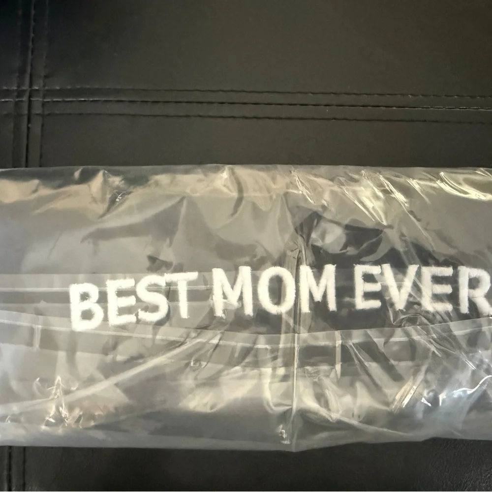 Black 'Best Mom Ever’ Beanie NWT